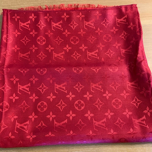 Louis Vuitton Accessories - Louis Vuitton Red MonogramShine shawl Louis Vuitton Accessories - Louis Vuitton Red MonogramShine shawl